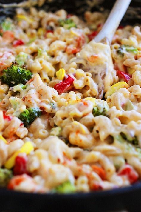 Spicy Roasted Vegetable Macaroni and Cheese – No butter, lots of veggies, and family friendly! Everyone always raves about this mouthwatering mac! | thecomfortofcooking.com Roasted Vegetable, Think Food, Food Blogs, Spaghetti Squash, Roasted Vegetables, Gnocchi, Mac And Cheese, I Love Food, Pasta Dishes