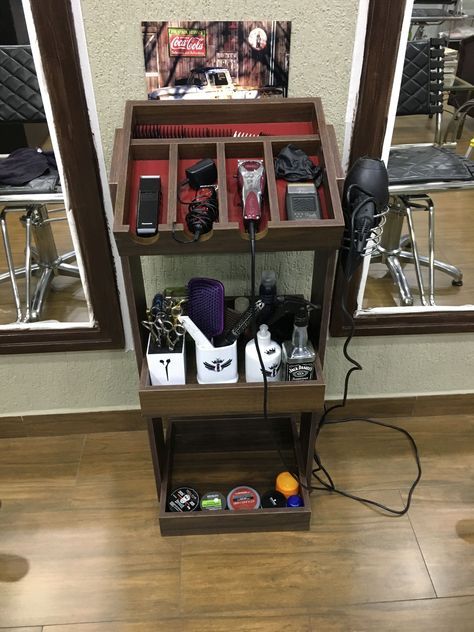 Mesa Diy Barber Station At Home, Beauty Salon Interior Design Ideas, Barbershop Design Interior, Hair Salon Interior Design, Salon Interior Design Ideas, Barber Shop Interior, Nail Salon Interior Design, Beauty Salon Interior Design, Home Hair Salons