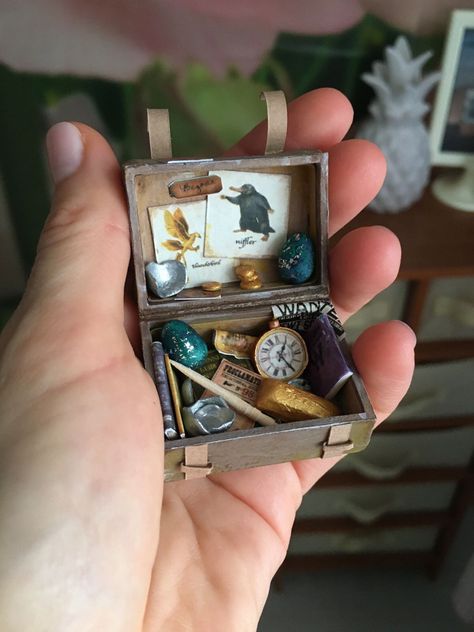 Harry Potter Miniatures, Matchbox Crafts, Barbie Food, Harry Potter Drawings, Harry Potter Christmas, Harry Potter Crafts, Mini Craft, Harry Potter Diy, Miniature Crafts