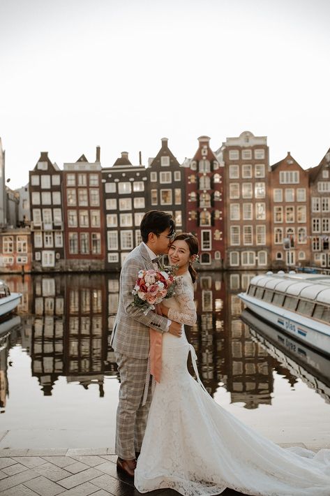 Amsterdam Wedding Photography, Amsterdam Lifestyle, Amsterdam Wedding, Cold Winter Morning, City Wedding Photos, Amsterdam Photos, Best Places To Elope, Boat Wedding, Places To Elope