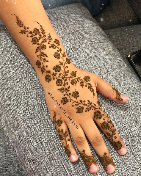 HENNA | ART on Instagram: “Floral henna 🥀 ♥️…” Feet Arabic Henna, Spring Henna Designs, Henna With Flowers, Henna Tattoo Designs Rose, Simple Flower Henna Designs, Leaf Henna Design, Arabic Floral Henna Designs, Floral Henna Designs Simple, Henna Rose Designs