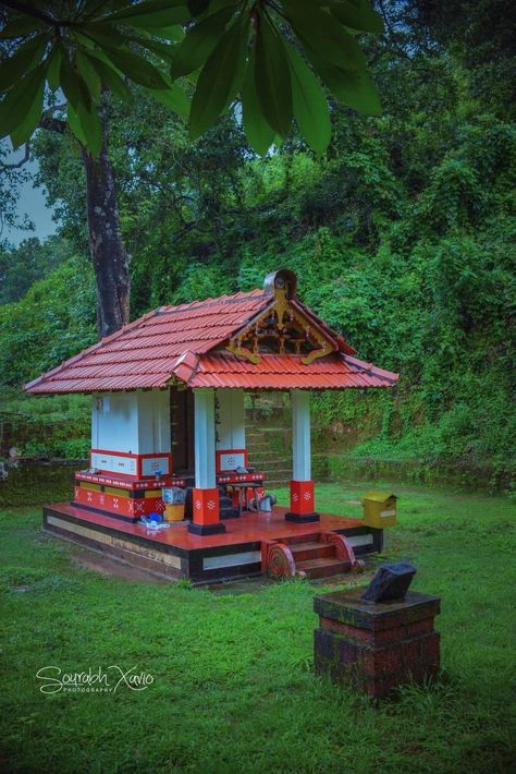 കാവ് Kerala Temple Photography, Temple Sketch, Bangladesh Photography, Kerala Temple, Baby Christmas Photography, Shiva Temple, Temple India, Lovely Good Morning Images, Indian Temple Architecture