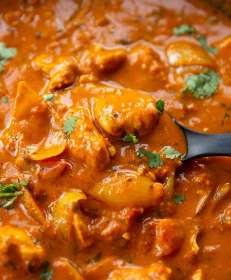 Chicken Curry in a Hurry Chicken Curry In A Hurry, Easy Yorkshire Pudding Recipe, Roasted Red Pepper Pesto, Leftover Chicken Recipes Easy, Quick Chicken Curry, Wraps Chicken, Red Pepper Pesto, Chicken Curry Recipe Easy, Pepper Pesto