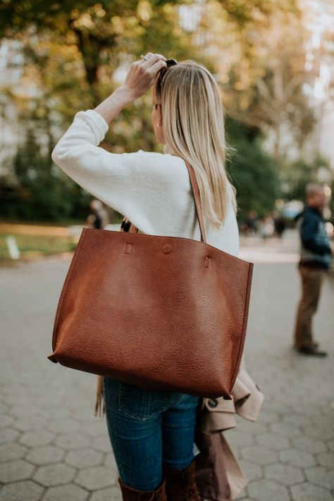 Leather Tote Bag Outfit, Camel Peacoat, Preppy Handbags, Bag Wishlist, Tote Bag Outfit, Kelly In The City, Brown Leather Tote Bag, Photography Bags, Handbags For School