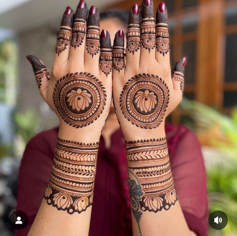 Arabian Mehndi, Arabian Mehndi Design, Mehandi Design For Hand, Round Mehndi Design, Front Mehndi Design, Palm Mehndi Design, Simple Mehendi Designs, New Bridal Mehndi Designs, Mehndi Designs Bridal Hands