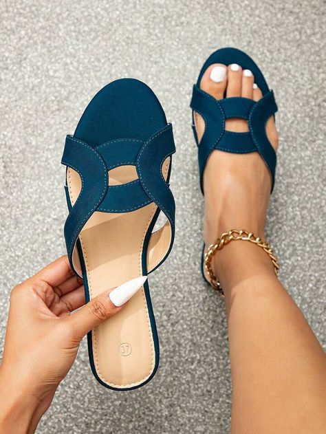 Trendy Slippers For Women, Slippers Womens Flats, Best Sandals For Men, Summer Flat Sandals, Trendy Slippers, Leather Slippers For Men, Women Slippers Fashion, Women Flat Sandals, Summer Sandals Flat