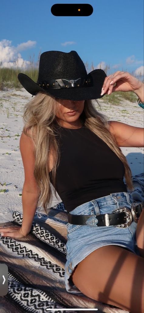 Blue Jean Shorts And Cowboy Boots Outfit, Tan Cowboy Boots Outfit Summer, Cowboy Hat Women Outfit, Black Straw Cowboy Hat Outfit, Cowboy Hat Outfit Woman Summer, Black Straw Cowboy Hat, Womens Cowgirl Hat, Bodysuit With Shorts Outfits, Cowboy Hat Outfits Woman