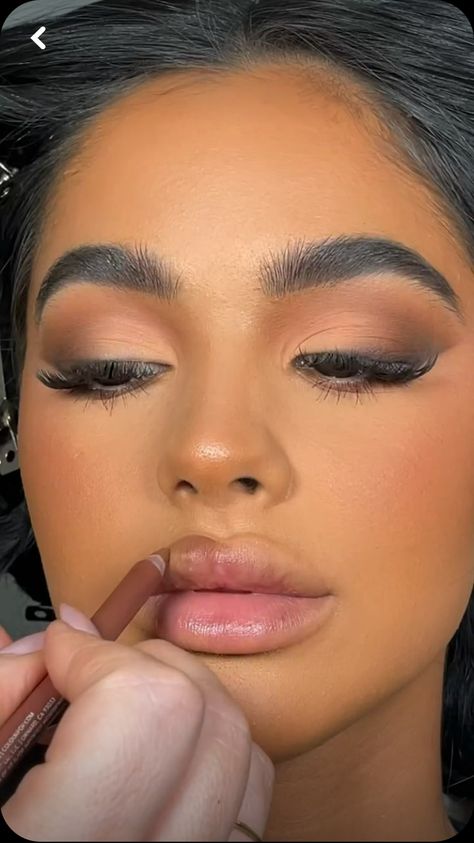 Sharp Eyeshadow Looks, Smokey Matte Eye Makeup, Natural Glam Makeup Tan Skin, Matte Brown Smokey Eye Makeup, Nude Brown Makeup Looks, Matte Bronze Makeup, Day Time Makeup Looks Simple, Makeup For Cream Dress, Brown Eyeshowdow Looks