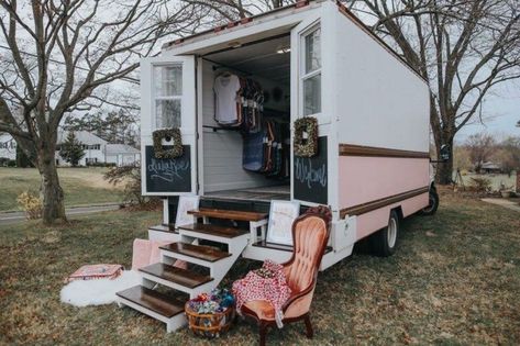 LuLaRoe Box Truck Boutique – Morrow Boyz Custom Trailers Truck Boutique, Boutique Trailer, Mobile Classroom, Mobile Fashion Truck, Mobile Hair Salon, Mobile Beauty Salon, Boutique Store Displays, Mobile Workshop, Fashion Truck