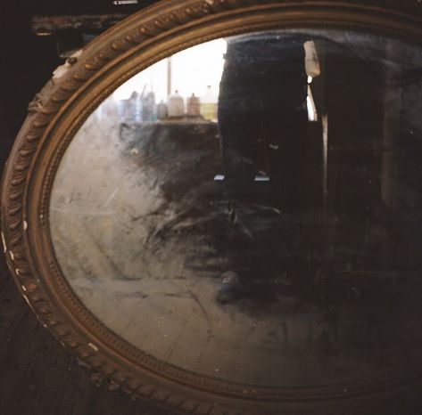 Mirror Aesthetic Dark, Mirrors Aesthetic, Rabastan Lestrange, Mirror Aesthetic, Gothic Romance, Wuthering Heights, Penny Dreadful, Southern Gothic, Goldfinch