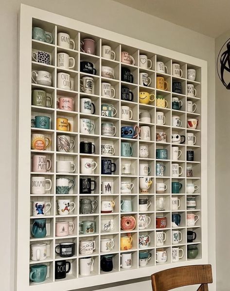 Coffee Mug Display, Mug Display, Coffee Bar Home, Deck Decorating Ideas On A Budget, Deck Decorating, Dream House Decor, Dream Home Design, Home Decor Kitchen, Kitchen Organization