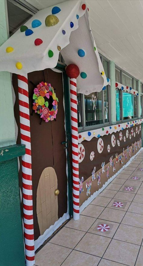 Santas Workshop Door Decoration, Deck The Halls School Ideas, Christmas Dorm, Christmas Hallway, Door Decorations Classroom Christmas, Classroom Christmas Decorations, Coastal Curtains, Christmas Door Decorating Contest, Christmas Classroom Door