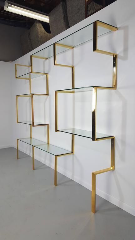 Brass Etagere, Shelves Design Ideas, Glass Shelves Decor, Glass Shelves Kitchen, Store Shelves Design, Shelves Design, Clothing Store Interior, Store Design Boutique, Showroom Interior Design