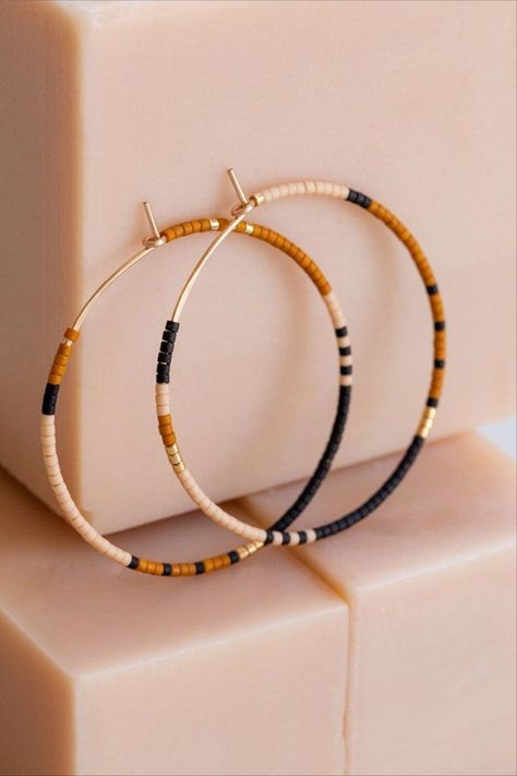 Modern Beaded Jewelry, Handmade Jewelry Ideas Earrings, Easy Diy Earrings, Seed Bead Hoop Earrings, Olympia Washington, Half Hoop Earrings, Beaded Earrings Tutorials, Beaded Earrings Diy, Handmade Jewelry Tutorials