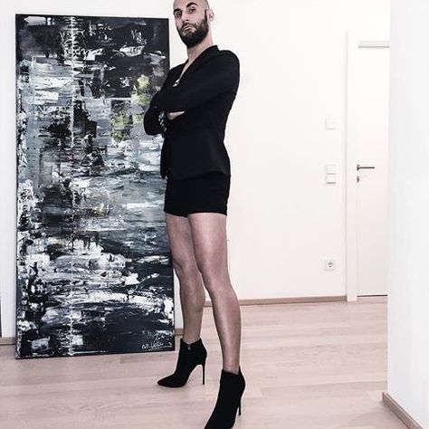 @badmike on instagram Men Wearing High Heels, Genderqueer Fashion, Men High Heels, Men Wearing Skirts, Gender Fluid Fashion, Men In Heels, Queen Fashion, Mens Tights, Hottest Fashion Trends