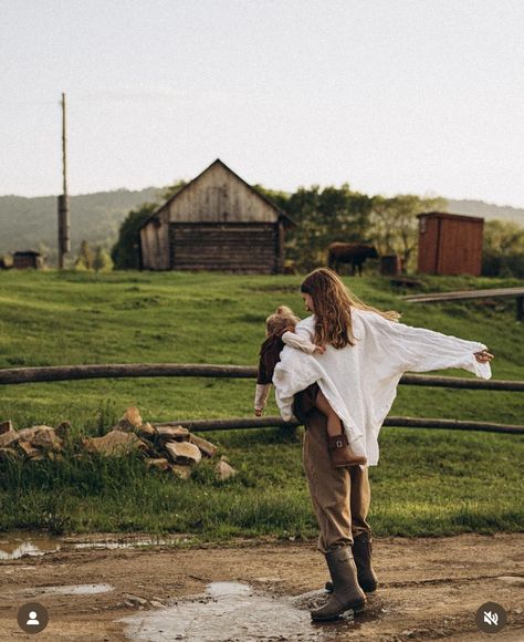 Fall Maternity Outfits For Photoshoot Casual, Farm Lifestyle Photography, 2 Under 2 Aesthetic, Apple Picking Maternity Photos, Baby Farm Photoshoot, Family Photoshoot Autumn, Farm Family Aesthetic, Mom And Son Aesthetic, Evan Core