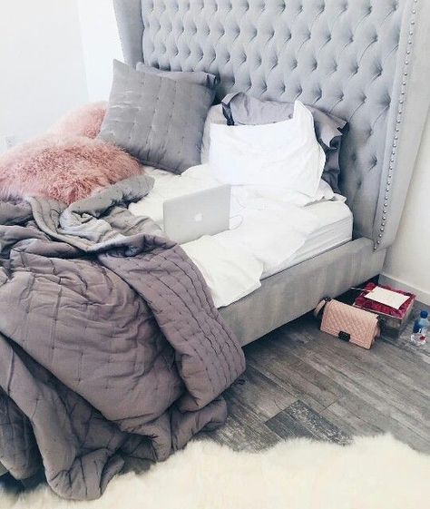 8 Ways to make your bed the coziest place in your home Unmade Bed, College Bedroom Apartment, Zimmer Diy, Head Boards, Apartment Bedroom Decor, Casa Vintage, Room Deco, College Apartment, Dream Rooms