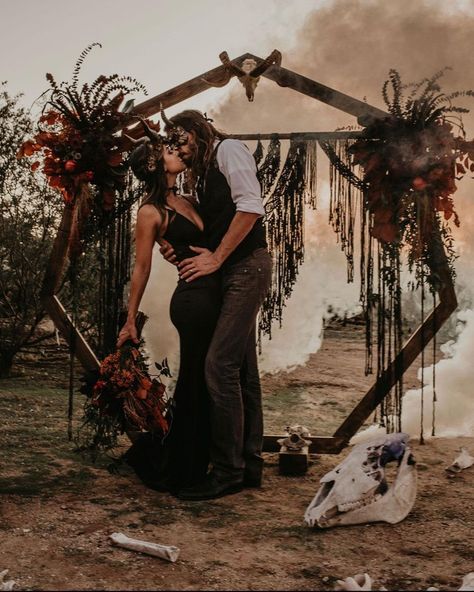 Photography Arch, Dark Romantic Wedding, Gothic Wedding Theme, Couples Masquerade Masks, Dark Wedding Theme, Masks Halloween, Mascaras Halloween, Viking Wedding, Goth Wedding