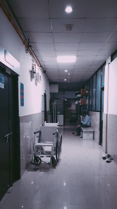 Hospital corridor low light scary Old Hospital Room Aesthetic, Scary Hospital Room, Dark Hospital Aethstetic, Hospital Dark Aesthetic, Hospital Aesthetics Dark, Hospital Liminal Space, Spooky Hospital, Scary Hospital, Creepy Hospital