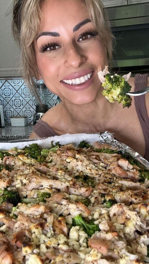 Brooke Brown | Chicken Feta Broccoli #chicken #feta #recipe #easymeals #protein #healthy #macros 1 rotisserie chicken shredded 1 lb FRESH broccoli (cut… | Instagram Chicken Feta Broccoli Sheet Pan, Cook With Brooke, Shredded Chicken Recipes Healthy, Brocolli Bake, Chicken Brocoli, Cabin Meals, Feta Bake, Healthy Macros, Chicken Feta