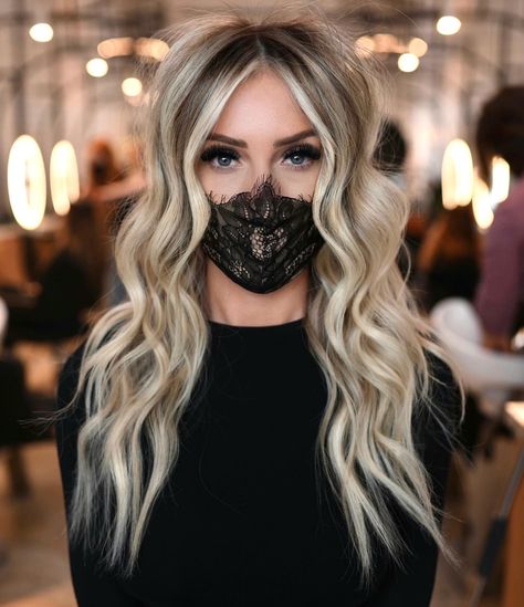 Money Piece Hair on a Budget Blonde With Money Piece, Blonde Money Piece, Money Piece Hair, Dimensional Blonde, Money Piece, Balayage Hair Blonde, Blonde Hair Looks, Brown Blonde Hair, Long Blonde