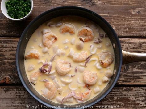 Mixed seafood in a creamy garlic wine sauce {Mariscos al ajillo} – Laylita's Recipes Seafood Mix Pasta Recipe, Garlic Wine Sauce, Seafood Medley Recipes, Shrimp And Scallop Recipes, Creamy Seafood Pasta, Garlic Mushroom Sauce, Mixed Seafood Recipe, Mixed Seafood, Seafood Delight