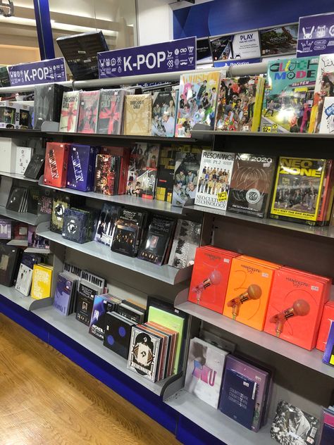 Kpop Merch Store, Ateez Albums Aesthetic, Enhypen Albums Aesthetic, K Pop Album Shelf, Kpop Album Store, Enhypen Merch Aesthetic, Ateez Album Aesthetic, Straykids Albums, Enhypen Album Aesthetic