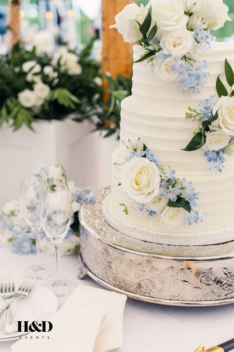 Classic blue wedding cake decor trending in 2024. This stunning blue and white floral wedding cake idea is perfect for a modern wedding. Trendy dusty blue flowers pair with elegant white roses for a timeless wedding aesthetic. Discover more classic blue and white wedding ideas from Madison & Will's luxury Nantucket Wedding. | Events: Handy & Dallaire Events. Additional themes for this photo: Upscale wedding, old money wedding, luxury wedding, expensive wedding, floral wedding Dusty Blue Simple Wedding Cake, March Wedding Cake Ideas, Florals On Wedding Cake, Classic Blue Wedding Cake, Dusty Blue Theme Wedding Cake, Dusty Blue Floral Wedding Cake, Wedding Cakes With Hydrangeas, Dusty Blue And Silver Wedding Cake, Simple Wedding Cake Blue Flowers