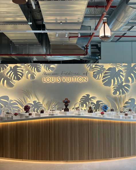 #LV #LouisVuitton #LouisVuittonCafe #LVCafe #lvparis #louisvuittonparis #paris #pariscafe #paristrip #europe #france #maximefrederic #pastry #pastries #food Louis Vuitton Cafe, Miami Design District, Louis Vuitton Paris, Paris Cafe, Design District, Miami Design, Paris Travel, Pastry, Miami