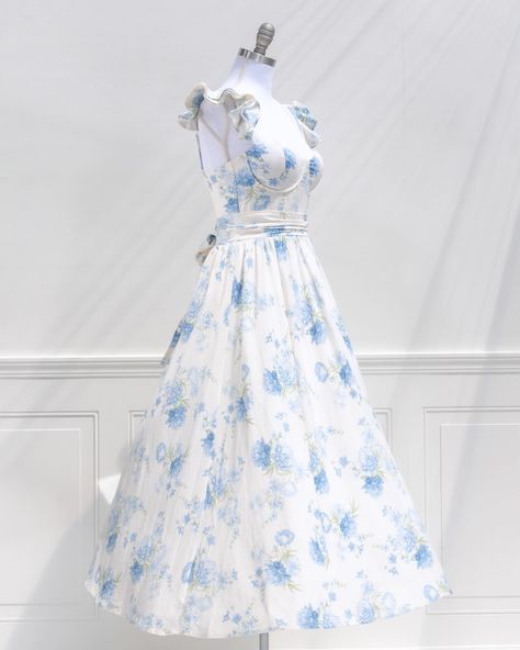 🦋 The Budding Romance Dress 🦋 Enchantingly lovely, this linen blend style might just be our favorite spring dress! Featuring a structured corset-style bodice and a beautiful blue and white floral print, this dress is sure to stun at your next event! Romance Dress, Structured Corset, Blue And White Floral, Corset Style, Spring Dress, May 1, Beautiful Blue, Linen Blend, Bodice