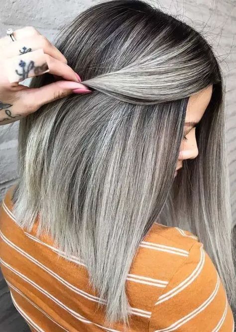 Le balayage blond polaire sur brune expliqué - tout savoir sur la colo hardie et idées inspirantes pour l'oser Long Lob, Ash Blonde Hair Colour, Balayage Blond, Ash Hair, Ash Hair Color, Ash Blonde Hair, Brown Blonde Hair, Grey Hair Color, Hair Colours