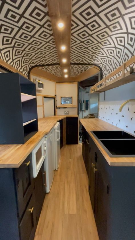 cold_coffee_vans on Instagram: ✨ Horse trailer coffee van conversion ✨ Food Truck Interior Ideas, Food Trailer Interior Layout, Vintage Trailer Coffee Shop, Coffee Truck Interior Design, Food Trailer Conversion, Horse Box Conversion Interior, Horse Trailer Cafe, Coffee Camper Interior, Trailer Coffee Bar