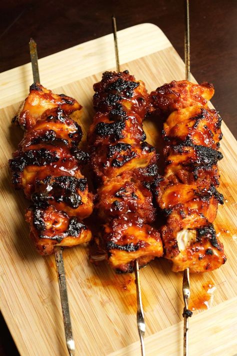 Bacon Bbq Chicken, Bourbon Bacon, Group Recipes, Chicken Kebab Recipe, Bowl Party Food, Bbq Bacon, Kabob Recipes, Kebab Recipes, Superbowl Party Food