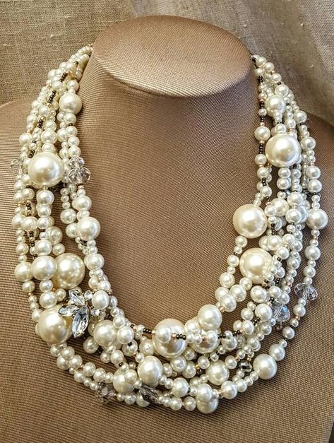 Chunky Pearls, Trending Jewelry, Pearl Accessories, Pearl Necklace Wedding, Necklace Chunky, Boho Bridal, Best Jewelry Stores, Jewelry Boho, Girls Necklaces