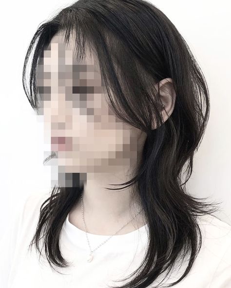 Hush Haircut Thick Hair, Hush Haircut Shorthair, Hush Cut Short Hair With Bangs, Hush Cut Side Bangs, Hush Cut Shoulder Length, Hush Cut For Round Face, Short Hair Hush Cut, Hush Cut Front View, Hushcut Medium Hair