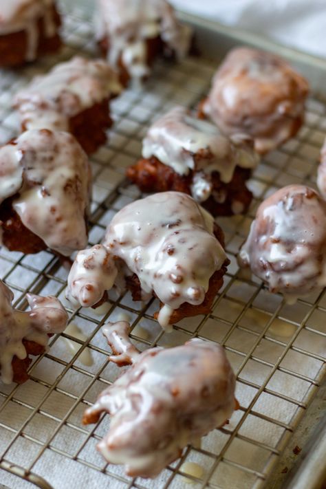 Sourdough Discard Apple Fritters - letsmakesourdough.com Sourdough Discard Naan, Sourdough Discard Apple, Sourdough Starter Discard Recipes, Starter Discard Recipes, Using Sourdough Starter, Recipe Using Sourdough Starter, Spice Combinations, Sourdough Recipe, Sourdough Starter Discard Recipe