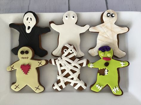 Gingerbread Cookies Design, Gingerbread Man Halloween, Creepy Christmas Cookies, Halloween Hygge, Halloween Gingerbread Men, Halloween Gingerbread Cookies, Skeleton Gingerbread Men, Goth Gingerbread Man, Scary Gingerbread Man