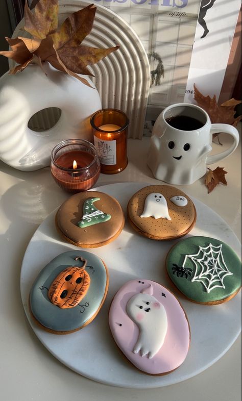 Fall Baking Aesthetic, Fall Szn, October Mood, Plats Healthy, Pumpkin Spice Season, Think Food, Halloween Vibes, Pumpkin Seasoning, Fall Halloween Decor