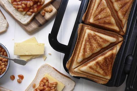 10 Things you never knew you can make in your sandwich toaster Sandwich Grill Machine, Toaster Sandwich Recipe, Sandwich Grill Recipes, Grilled Cheese Maker Recipes, Sandwich Maker French Toast, Sandwich Machine Recipes, Sandwich Maker Machine, Pocket Sandwich Recipes, Things To Make In A Sandwich Maker