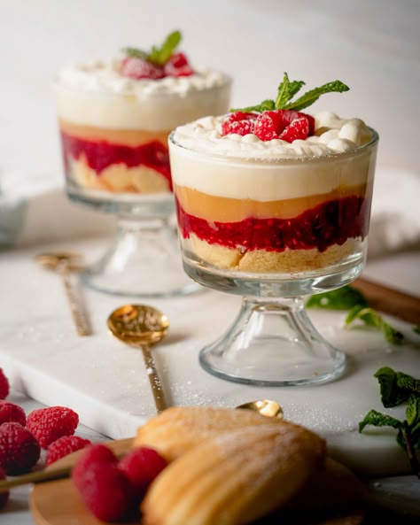 Classic English Trifle | White Chocolate, Raspberry & Lemon Curd | A British Christmas Special — The Spice Odyssey Classic Trifle Recipes, Individual Christmas Puddings, Traditional Trifle Recipes, Best Christmas Trifle Recipes, English Christmas Trifle, English Trifle Recipe Traditional, Classic Trifle, British Dessert Recipes, English Trifle Recipe