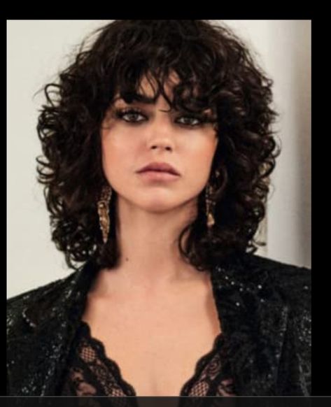 Modern 80s Hair, Cecilia Gomez, Midi Haircut, 80s Short Hair, Bob Riccio, Dark Curly Hair, Hair Fair, Curly Hair Photos, How To Curl Short Hair