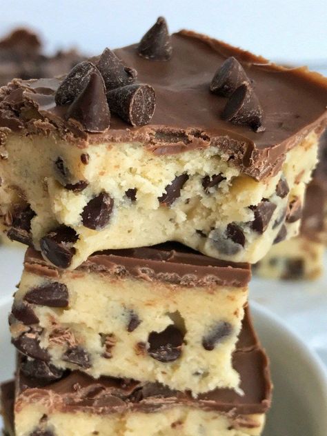 Chocolate Chip Cookie Dough Bars, Cookie Dough Bars, Chocolate Chip Cookie Bars, Sweet Recipes Desserts, Easy Baking Recipes Desserts, Sweet Snacks Recipes, Baked Dessert Recipes, Delicious Snacks Recipes, Fun Baking Recipes