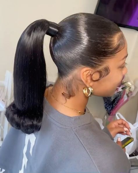 Bomb Black Hair | NEW!’s Instagram post: “By now you know how much we love a good ponytail, and this one has a touch of flips 🤭 Only the really good hairstylists can get an old…” Sleek Braided Ponytail, Barbie Ponytail, Slick Ponytail, Weave Ponytail Hairstyles, Twisted Hair, Sleek Ponytail Hairstyles, Black Ponytail Hairstyles, Birthday Hairstyles, Natural Hair Styles Easy