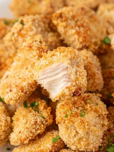 Easy, Crispy Oven Baked Popcorn Chicken Recipe – Cookin' with Mima Baked Popcorn, Baked Popcorn Chicken, Crispy Honey Chicken, Spicy Popcorn, Chicken Bites Recipes, Popcorn Chicken Recipe, Healthy Low Carb Dinners, Chicken With Italian Seasoning, Homemade Popcorn