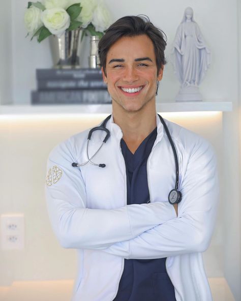 𝐃𝐫. 𝐆𝐚𝐛𝐫𝐢𝐞𝐥 𝐏𝐫𝐚𝐝𝐨 no Instagram: “Obrigado Deus, por tudo... 🙏🏻💙🏥 @institutodrgabrielprado” Dental Photos, Male Doctor, Try Hard, Cute Nurse, Handsome Guys, Men In Uniform, Feeling Sick, Doctor Medical, Male Face