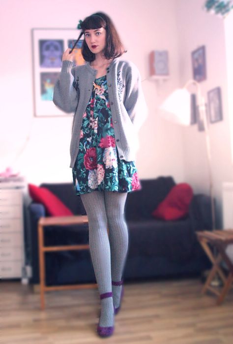 floral dress Flower Dresses Outfit, Stockings Outfits, Multi Colored Outfit, Colored Tights Outfit, Grey Tights, Legs Outfit, Stockings Outfit, Colored Tights, Cute Spring Outfits