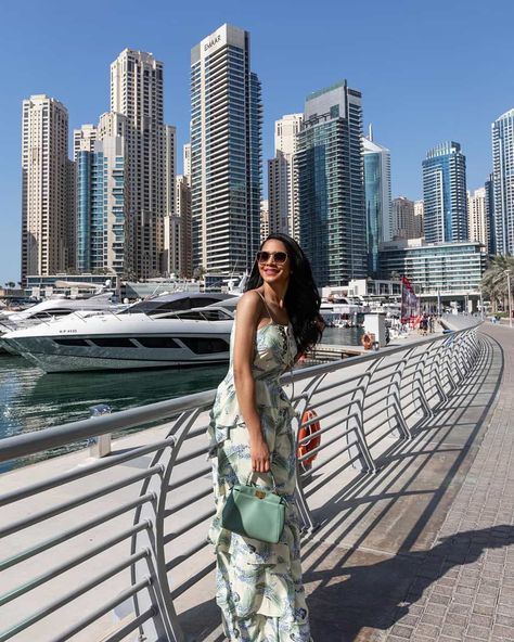 Dubai Picture Ideas, Dubai Instagram Pictures, Dubai Photoshoot, Abu Dhabi Travel, Travel Pose, Dubai Vacation, Dubai Aesthetic, Dubai Lifestyle, Dubai Marina