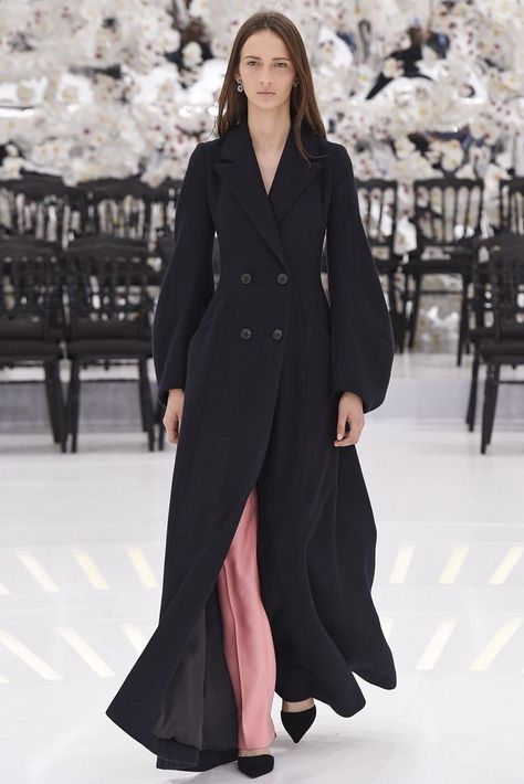 299570476c6f0309545110c592b6a63bdesc47124984ri Dior Coat, Dior Style, Couture 2014, Mode Mantel, Mode Abaya, Dior Haute Couture, Christian Dior Couture, فستان سهرة, Dior Couture