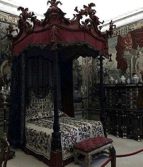 Goth Houses, Gothic Room, Gothic Interior, Gothic Bedroom, Victorian Bedroom, Gothic Furniture, Goth Home, Goth Home Decor, Victorian Furniture