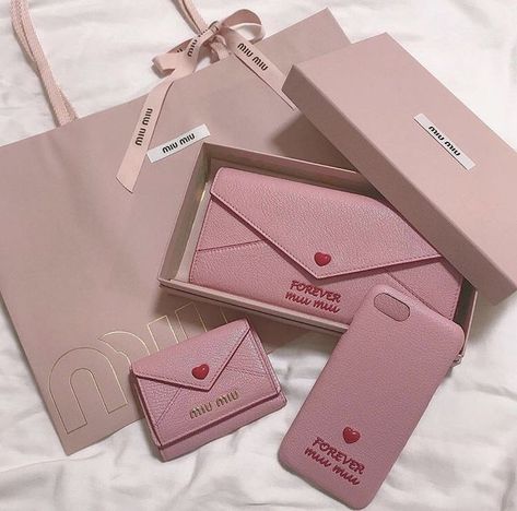 Dekorasi Halloween, Baby Pink Aesthetic, Miu Miu Wallet, Pretty Bags, Pink Princess, Material Girls, Cute Bags, Pink Aesthetic, Girly Things